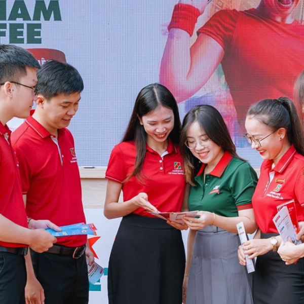 Đồng phục ngân hàng đầy đủ size cho mọi nhân viên trong công ty