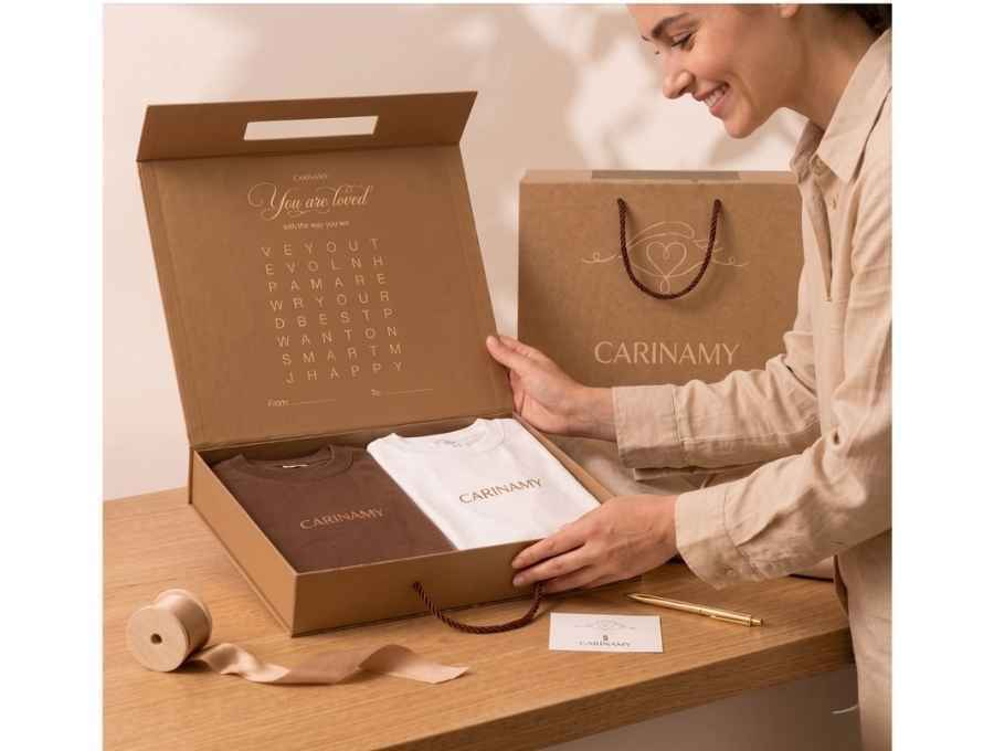 cảm xúc khi mở hộp quà